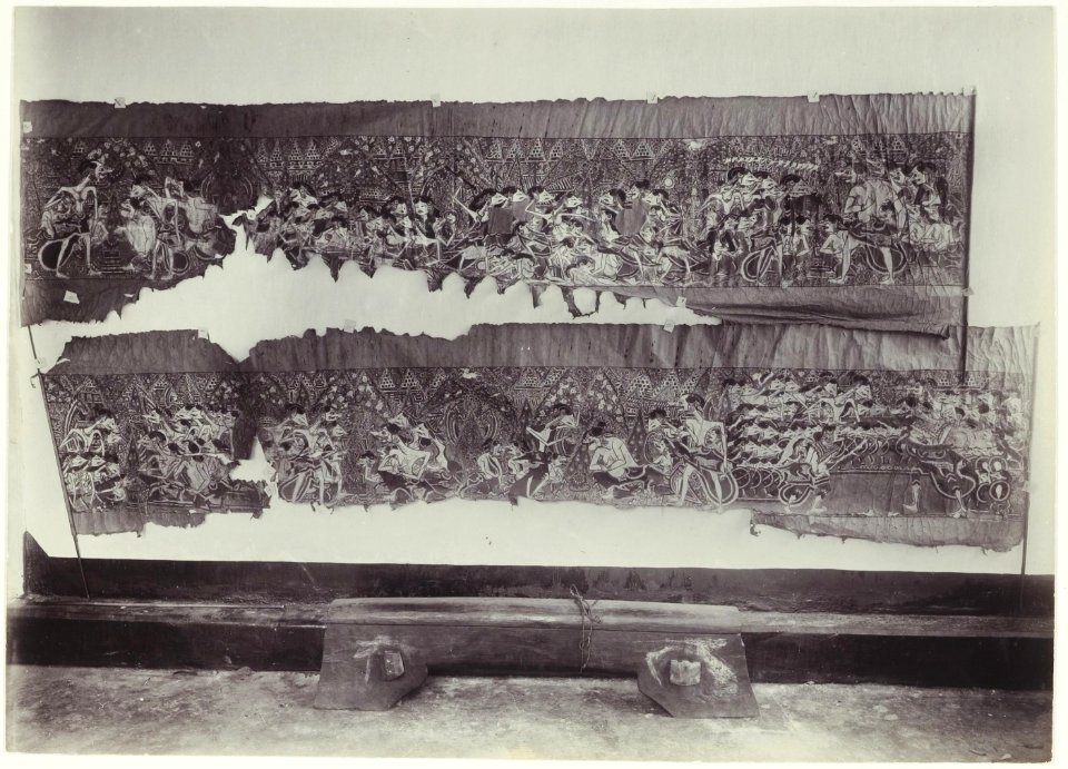 KITLV - 3958 - Kurkdjian, Ohannes - Wayang beber scrolls at Patjitan - circa 1880