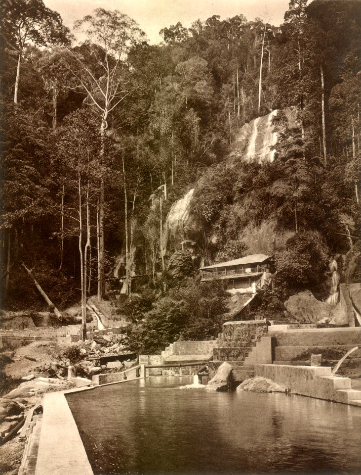 KITLV - 80007 - Kleingrothe, C.J. - Medan - Waterfall in Taiping - circa 1910