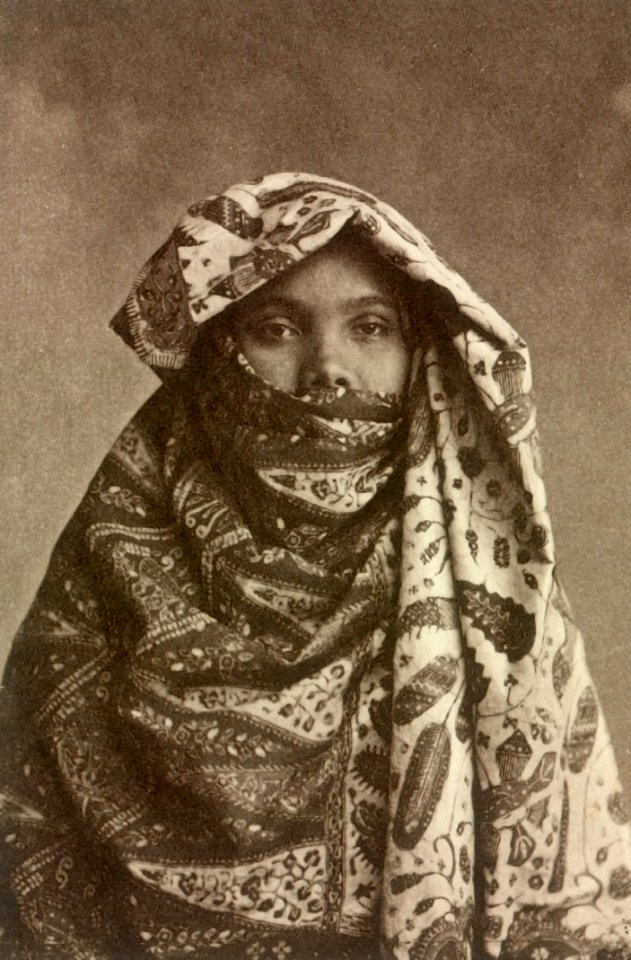 KITLV - 80011 - Kleingrothe, C.J. - Medan - Malaysian woman, probably in Malaysia - circa 1910