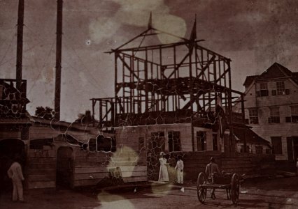 KITLV - 400975 - Construction of an ice factory of the company Sträter Esser and Co. By Mr. Salm in Paramaribo. - 1900-1910