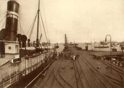 KITLV - 80023 - Kleingrothe, C.J. - Medan - New pier at Penang - circa 1910 photo