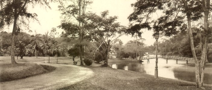 KITLV - 79949 - Kleingrothe, C.J. - Medan - Park in Kuala Lumpur, presumably the city gardens - circa 1910 photo