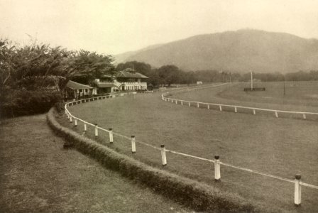 KITLV - 80031 - Kleingrothe, C.J. - Medan - Racetrack at Penang Island, Malaysia - circa 1910 photo