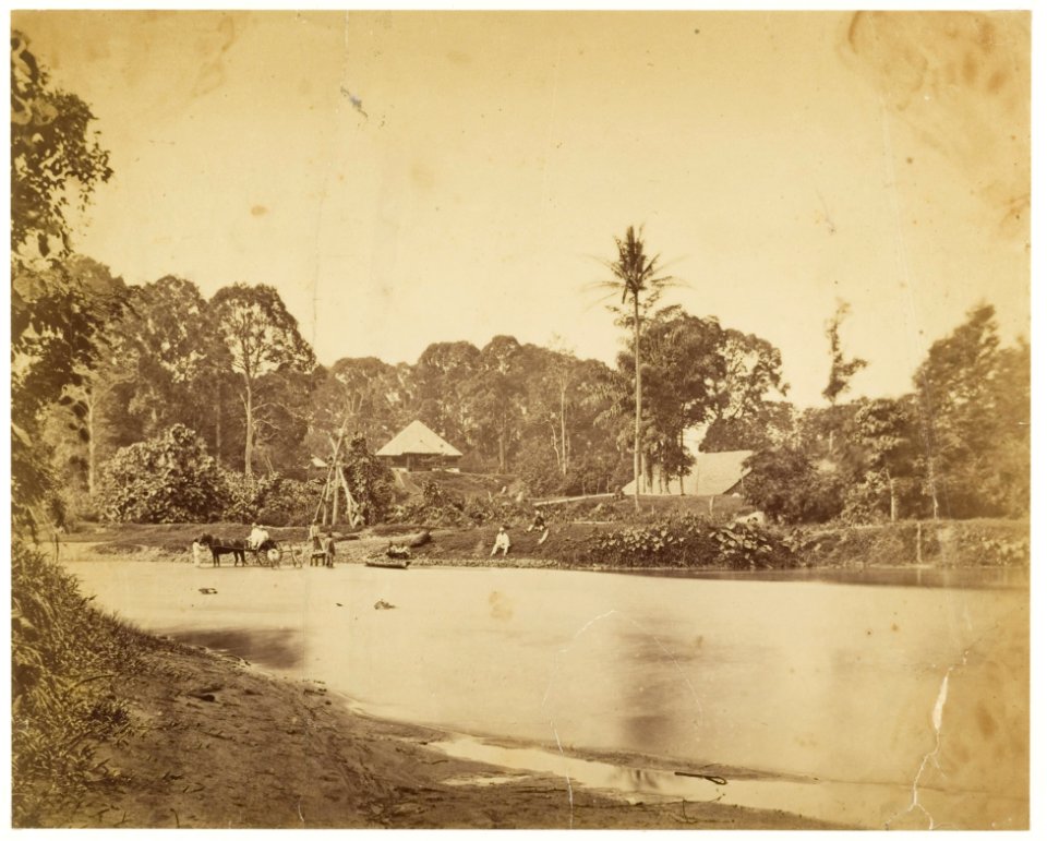 KITLV - 40328 - Stafhell & Kleingrothe - Medan - Crossing a river in Deli, Sumatra - circa 1890