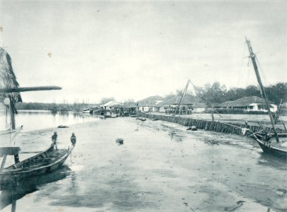 KITLV - 80214 - Kleingrothe, C.J. - Medan - -Beach at Labuhan, Deli- - 1898