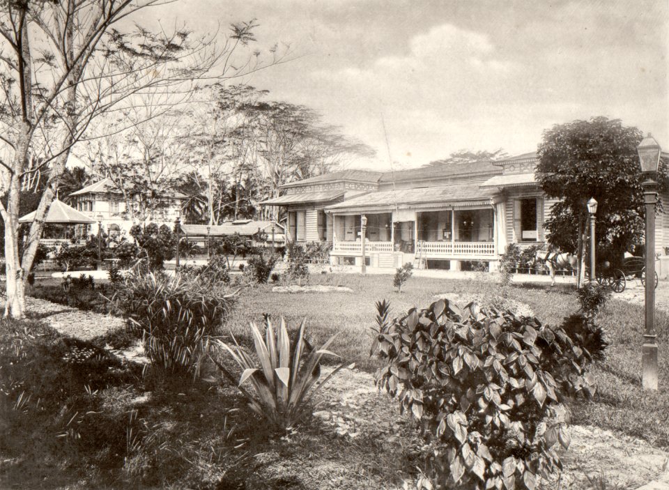 KITLV - 80218 - Kleingrothe, C.J. - Medan - White Club at Medan, Sumatra - 1898