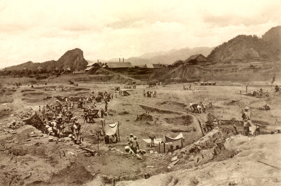 KITLV - 79981 - Kleingrothe, C.J. - Medan - Tin mine at Tambun in Ipoh, Malaysia - circa 1910