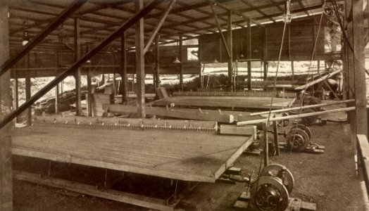 KITLV - 79985 - Kleingrothe, C.J. - Medan - Shaker machines at a tin mine at Red Hill in Ipoh, Malaysia - circa 1910