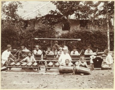 KITLV - 3653 - Lambert & Co., G.R. - Singapore - Malay gamelan in the Straits Settlements - circa 1890 photo