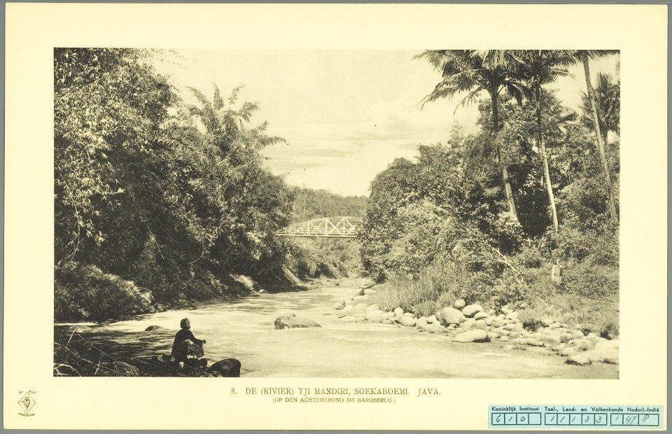 KITLV - 37338 - Demmeni, J. - Tulp, De - Haarlem - The Tji Mandiri river with the Baros bridge in the background - 1911
