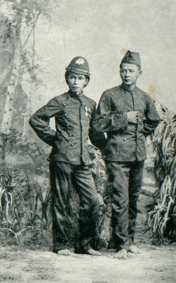 KITLV - 80262 - Kleingrothe, C.J. - Medan - Javanese soldiers, presumably in the east coast of Sumatra - 1898
