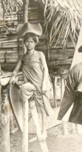 KITLV - 80266 - Kleingrothe, C.J. - Medan - Batak woman, presumably in the east coast of Sumatra - 1898