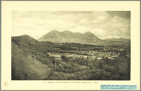 KITLV - 37369 - Demmeni, J. - Tulp, De - Haarlem - The Leles plain (Garut) with the Kaledong and Haruman mountains in the background - 1911
