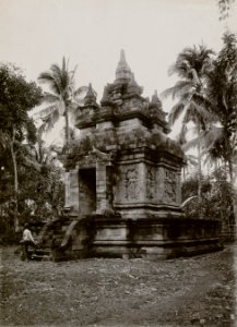 KITLV - 82393 - Kurkdjian - Soerabaja - Temple of Prambanan in Yogyakarta - circa 1910
