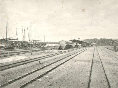 KITLV - 80212 - Kleingrothe, C.J. - Medan - Port and railway station at Belawan in Medan, Sumatra - 1898