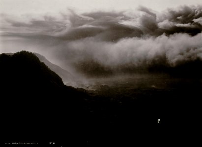 KITLV - 82401 - Kurkdjian - Soerabaja - Mount Bromo in the Tengger Mountains in East Java - circa 1910