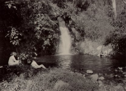 KITLV - 50161 - Kurkdjian, N.V. Photografisch Atelier - Soerabaia-Java - Small waterfall at Prigen - circa 1900 photo