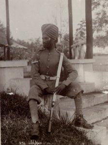 KITLV - 50185 - Lambert & Co., G.R. - Singapore - A Sikh with a rifle - circa 1900