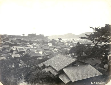 KITLV - 83042 - Houses in Nagasaki in Japan - before 1880 photo