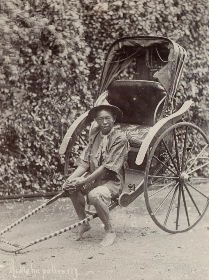 KITLV - 50189 - Lambert & Co., G.R. - Singapore - Chinese rickshaw at Singapore - circa 1900