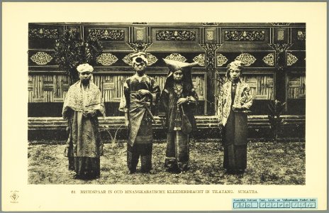 KITLV - 37393 - Demmeni, J. - Tulp, De - Haarlem - Newlyweds in Minangkabau costume at Tilatang on Sumatra's west coast - 1911