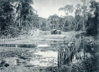 KITLV - 80228 - Kleingrothe, C.J. - Medan - Dredger of the Deli Company on tobacco plantation Lubu-dalam in Lower Langkat in the east coast of Sumatra - 1898