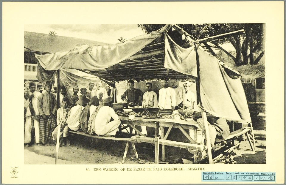KITLV - 37409 - Demmeni, J. - Tulp, De - Haarlem - Food stall at the bazaar at Payakumbuh, Sumatra - 1911