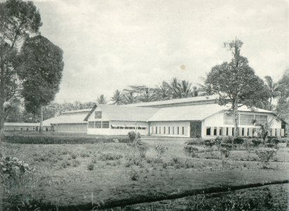 KITLV - 80240 - Kleingrothe, C.J. - Medan - Fermentation barn of the Qualla Minchirim Estate, presumably the agricultural company Kwala-Mencirim in Upper Langkat in the east coast of Sumatra - 1898