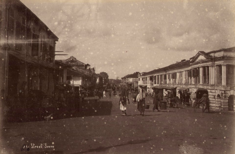 KITLV - 50213 - Lambert & Co., G.R. - Singapore - A street in a slum in Singapore - circa 1900