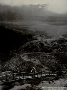 KITLV - 86731 - Kurkdjian - Soerabaja - Stairs on the Mount Bromo (Gunung Bromo) in the Tengger Mountains in East Java - circa 1910