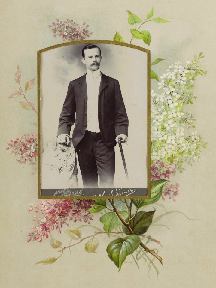 KITLV - 50473 - Kurkdjian, Ohannes - Soerabaja - European man in Surabaya - circa 1900