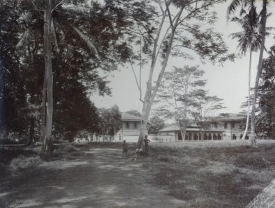 KITLV - 86749 - Stafhell & Kleingrothe - Medan-Deli - Building, presumably on a plantation in Deli - circa 1900