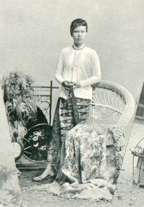 KITLV - 80260 - Kleingrothe, C.J. - Medan - Javanese woman, presumably in the east coast of Sumatra - 1898
