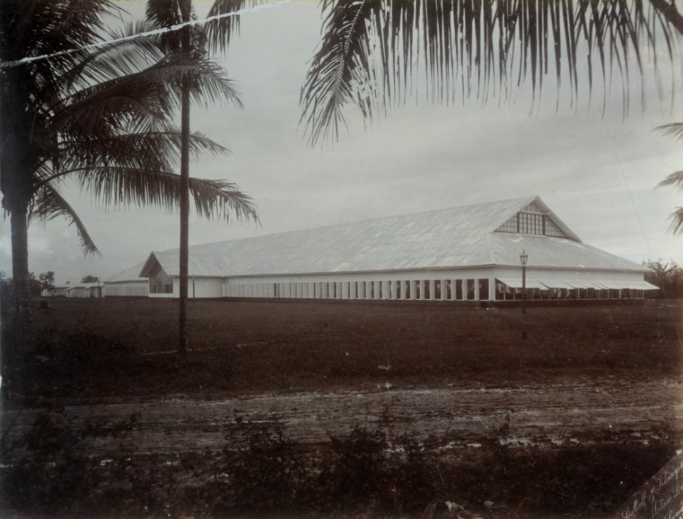KITLV - 86757 - Stafhell & Kleingrothe - Medan-Deli - Shed, presumably on a tobacco company in Deli - circa 1900