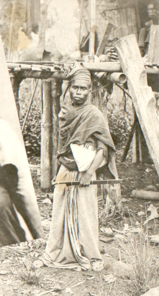 KITLV - 80268 - Kleingrothe, C.J. - Medan - Batak man, presumably in the east coast of Sumatra - 1898