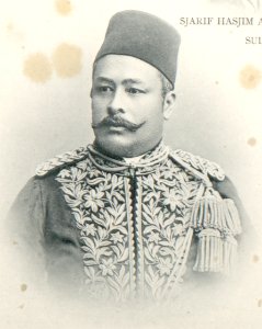 KITLV - 80276 - Kleingrothe, C.J. - Medan - Sultan Mohamad Husin Shah, ruler of Asahan - 1898