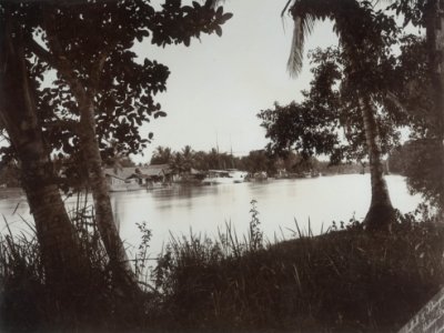 KITLV - 86773 - Stafhell & Kleingrothe - Medan-Deli - Sailing ship on the banks of a river, probably in Deli - circa 1900