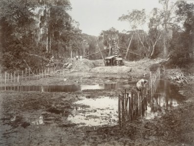 KITLV - 86777 - Stafhell & Kleingrothe - Medan-Deli - Dredger, probably in Deli - circa 1900
