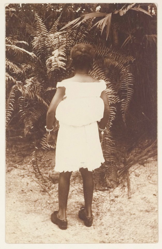 KITLV - 5352 - Creole girl in underwear used underneath the kotomisi costume in Surinam - circa 1900