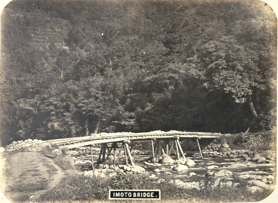 KITLV - 83052 - Bridge over a river in Imoto in Japan - before 1880