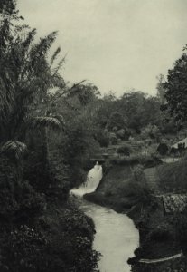 KITLV - 88287 - Kleingrothe, C.J. - Medan - Waterfall in a river on the plantation Bekalla of the Deli Company in Deli - 1905