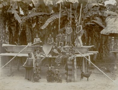 KITLV - 86783 - Stafhell & Kleingrothe - Medan-Deli - Karo Batak women and children, presumably pounding rice on the east coast of Sumatra - circa 1900