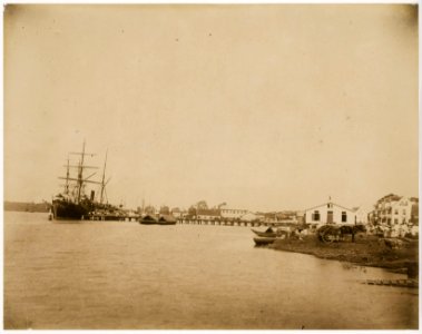KITLV - 39013 - Muller, Julius Eduard - Paramaribo - The warehouse of the Royal West India Mail Service (K.W.I.M.) at the Waterkant in Paramaribo - circa 1885