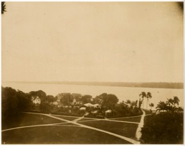KITLV - 39017 - Muller, Julius Eduard - Paramaribo - Government Square in Paramaribo. In the background Fort Zeelandia - circa 1885