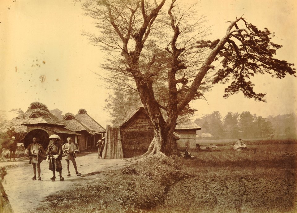 KITLV - 89882 - Beato, Felice - Tōkaidō road in a village in Japan - presumably 1863-1865