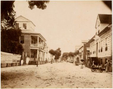 KITLV - 39021 - Muller, Julius Eduard - Paramaribo - Gravenstraat in Paramaribo, seen from the Oranjestraat - circa 1885