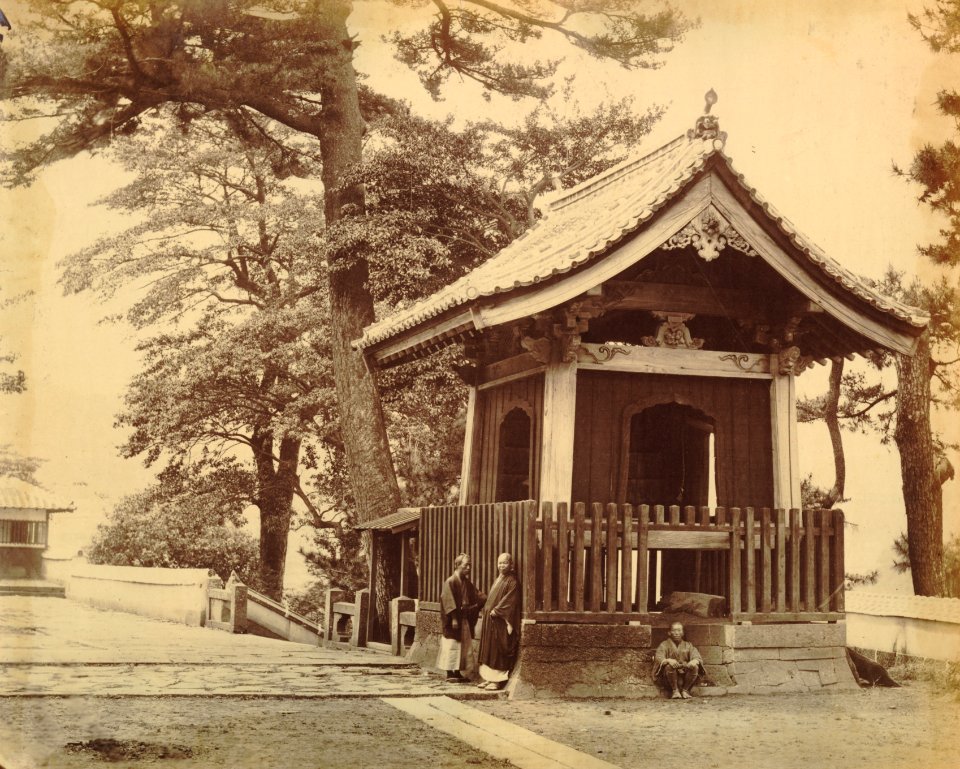 KITLV - 89894 - Beato, Felice - Bell House in a temple complex at Nagasaki in Japan - presumably 1863-1865