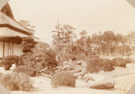KITLV - 65872 - Gardens at Yokohama in Japan - presumably 1900-1902