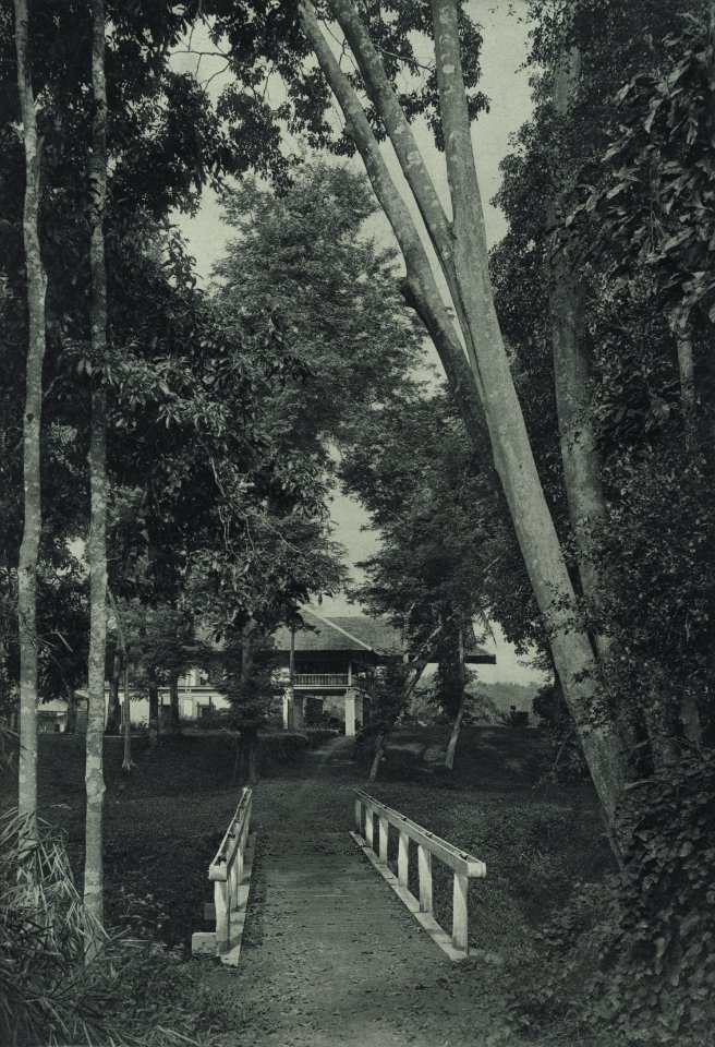 KITLV - 88309 - Kleingrothe, C.J. - Medan - Administrator's residence at company Bulu Tjina (Boeloe Tjina) of the Deli Company in Deli - 1905