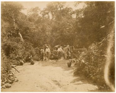 KITLV - 39074 - Muller, Julius Eduard - Paramaribo - Miners take a break on their way to the gold fields in a Maroon village in Surinam - circa 1885